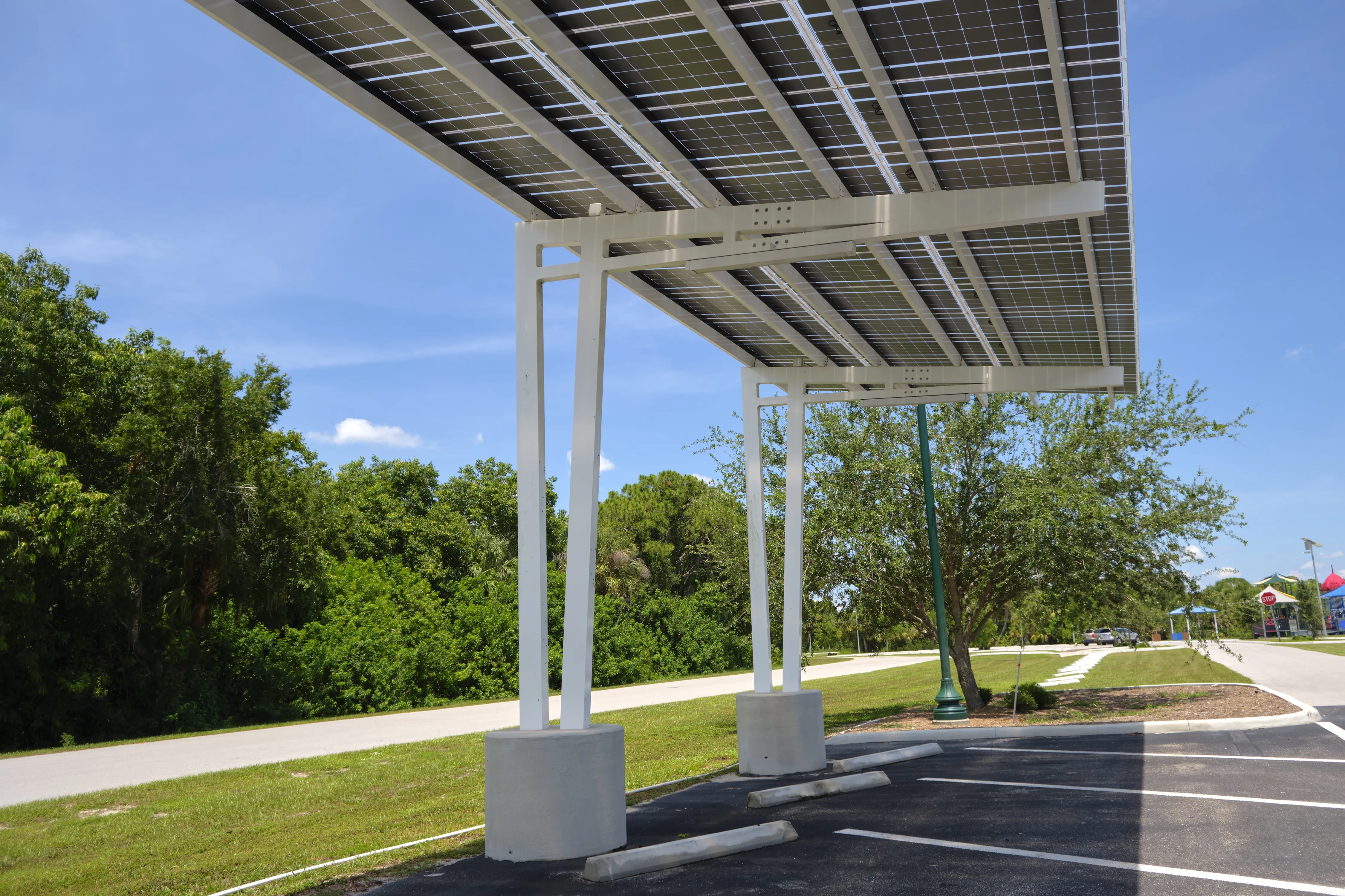 Image installateur carport solaire 4 carport solaire 83